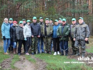 Представители депутатского корпуса посадили деревья