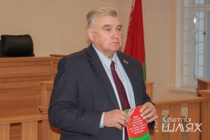 
Депутат Палаты представителей Виктор Свилло встретился с работниками суда Сморгонского района
