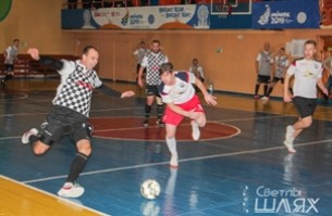 Рождественский турнир по мини-футболу стартовал в Сморгони. Состоялись первые игры