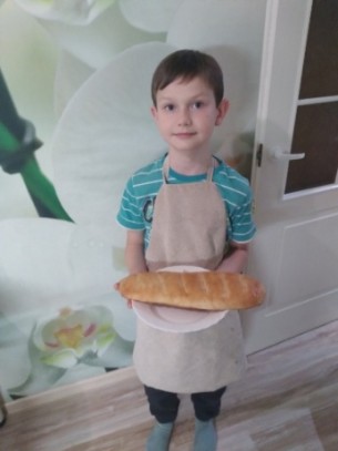 Ученики средней школы №5 сами испекли хлеб