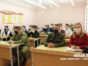 Военнослужащие встретились с учащимися учебных заведений Сморгони