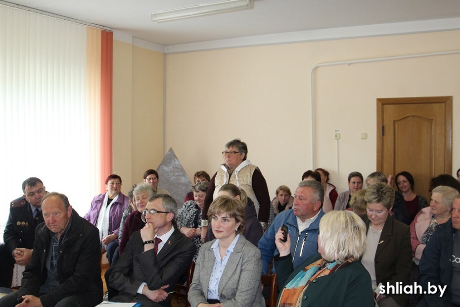 Встречу с населением по месту жительства провел председатель райисполкома Геннадий Хоружик