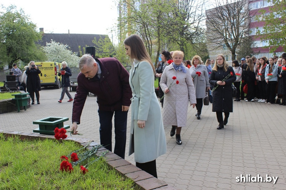 Митинг возле мемориальной доски «Ликвидаторам Чернобыльской катастрофы»