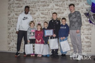 Представители футбольного клуба с подарками посетили детей из СПЦ