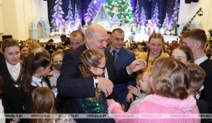 Александр Лукашенко: каждый маленький белорус на деле знает, что бесконечно дорог и нужен своей стране
